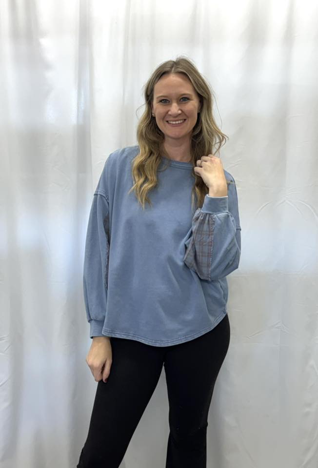 Blue flower and plaid sleeve pullover